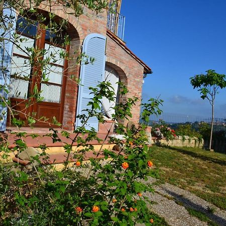 Casa Magnolia Lägenhet Terricciola Exteriör bild
