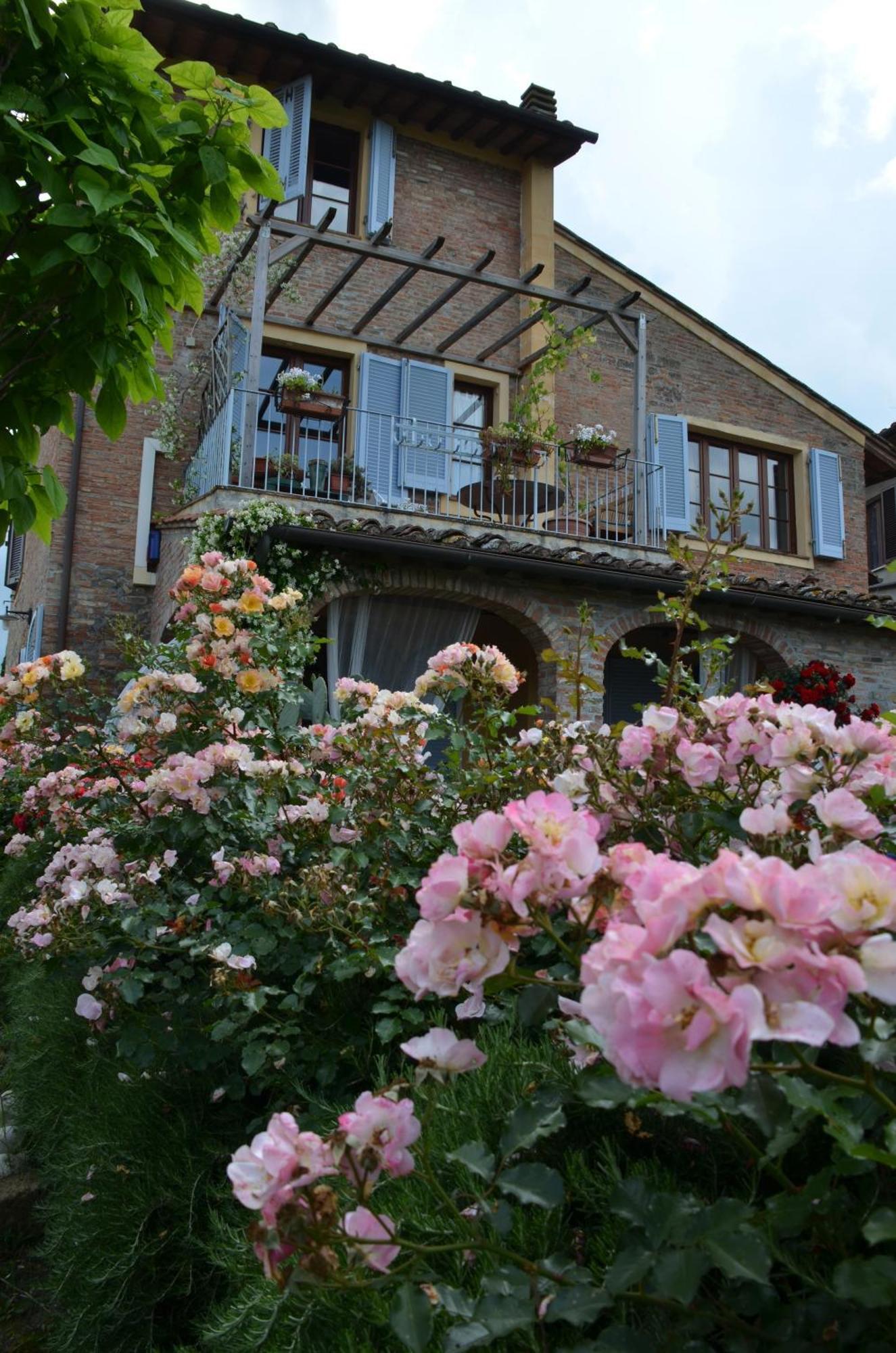 Casa Magnolia Lägenhet Terricciola Exteriör bild